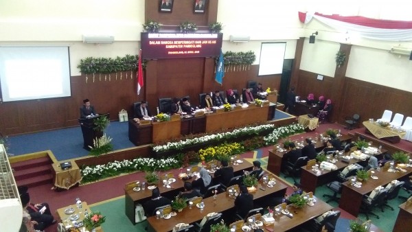 Ilustrasi sidang paripurna DPRD-1632503318