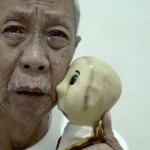 Abdul Hamid bersama boneka Pak Ogah. (net)-1644239237