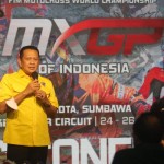 Ketua Umum Ikatan Motor Indonesia (IMI) Bambang Soesatyo (kiri) dan Gubernur Nusa Tenggara Barat (NTB) Zulkieflimansyah (kanan)-1668063086