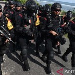 Polisi bersiaga untuk mengamankan sekitar lokasi-1668396247