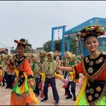 Pertunjukan tari topeng yang dibawakan secara massal. (Daffa Rifqi P.)-1687416634