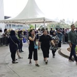 Para penonton sudah berdatangan sejak siang-1713612503