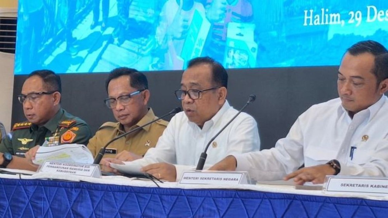 Konferensi Pers Pemulihan dan Rencana Strategis Pasca Bencana Sumatra Jelang Akhir Tahun di Posko Terpadu Lanud Halim Perdanakusuma, Jakarta, Senin, 29 Desember 2025. (Foto: NTVnews)