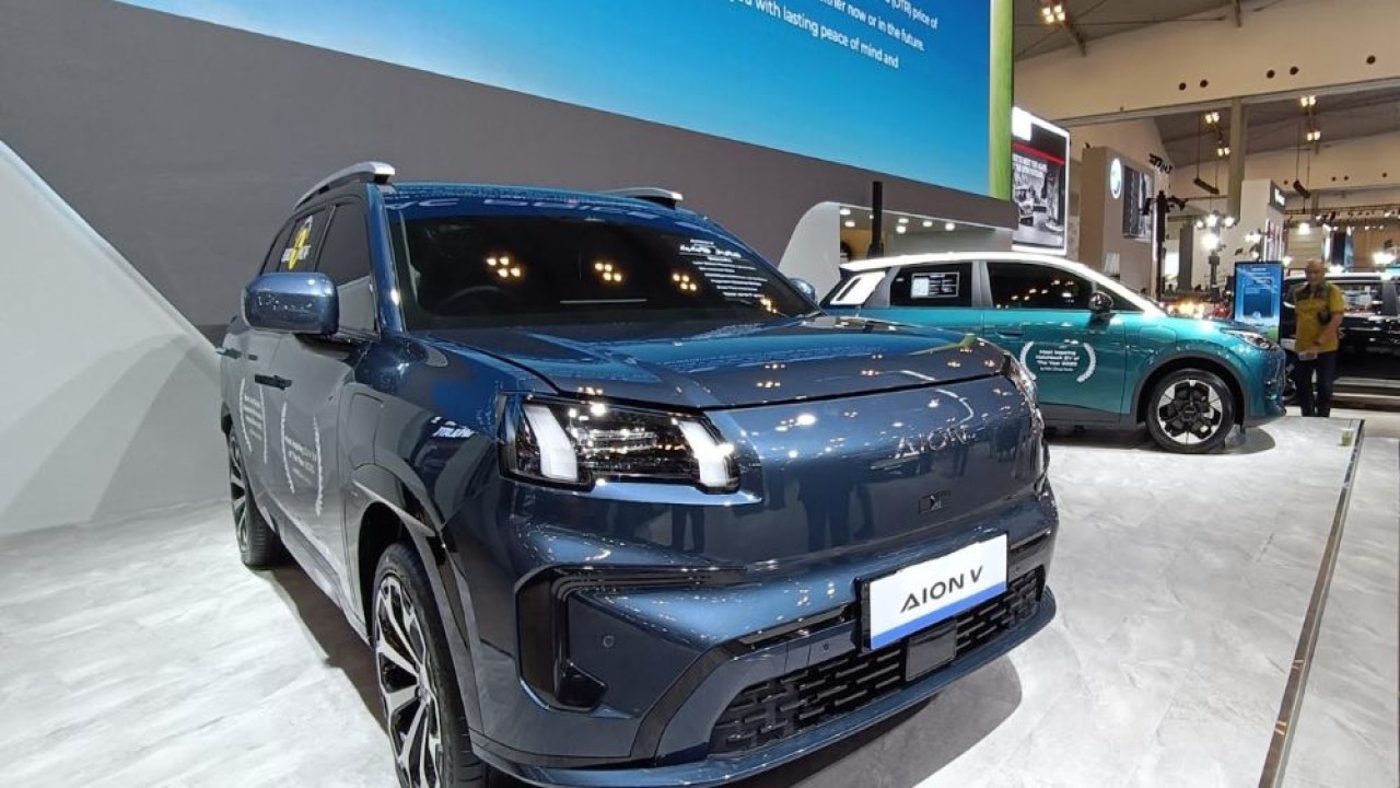 Mobil Listrik AION V tampil di GJAW 2025. (Foto: Adiantoro/NTV)