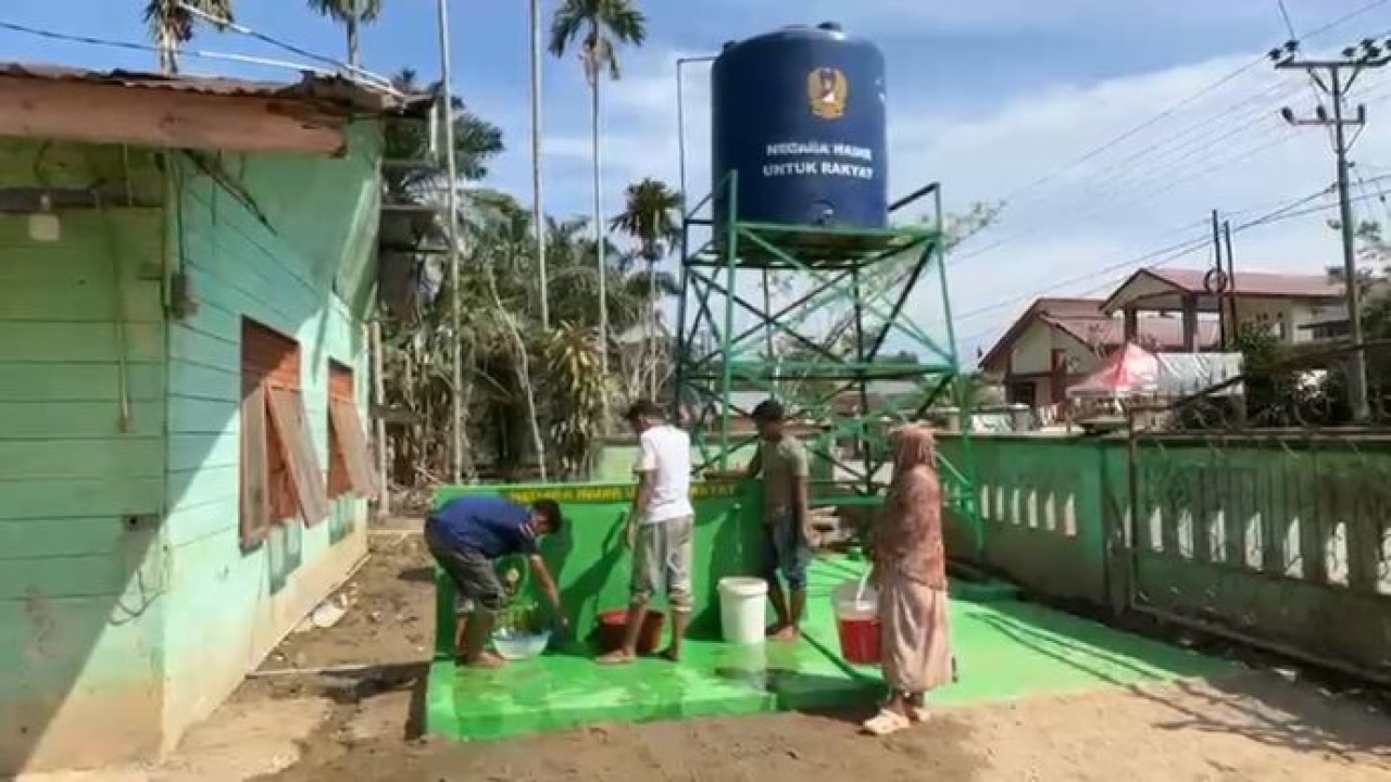 Titik sumur bor di Desa Tangsi Lama yang dibangun oleh TNI Angkatan Darat dari Komando Daerah Militer (Kodam) Iskandar Muda guna pemulihan air bersih pasca bencana. (Bakom RI)