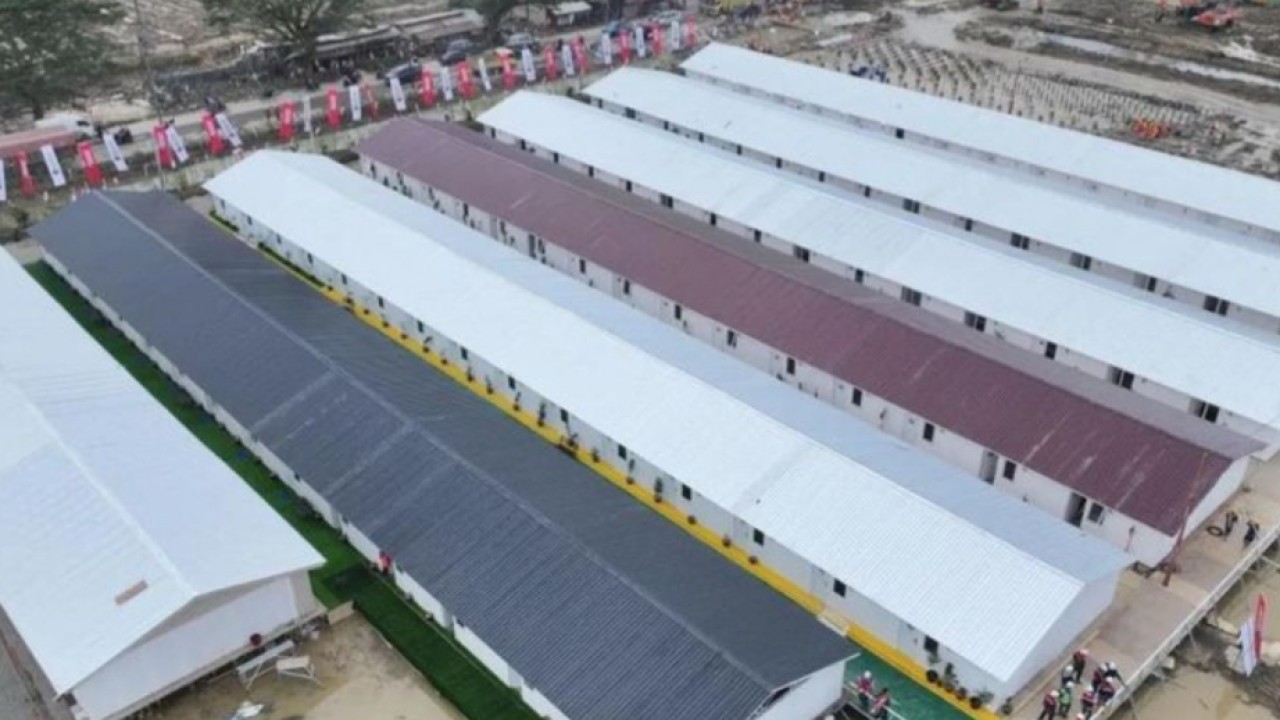 Danantara berkolaborasi dengan PT PP (Persero) Tbk atau PTPP memperkuat pemulihan pasca-bencana di Aceh Tamiang, Provinsi Aceh melalui pembangunan hunian sementara (huntara). (ANTARA/HO - PT PP (Persero) Tbk) (Antara)