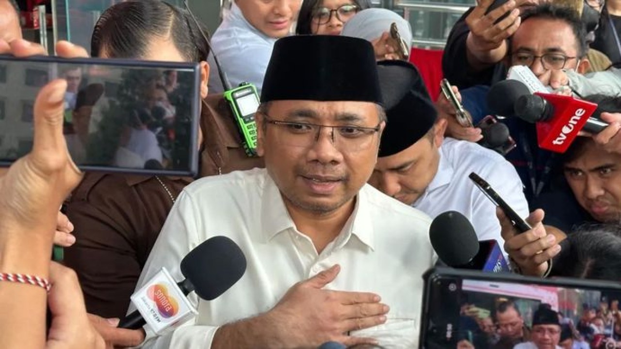 Mantan Menteri Agama Yaqut Cholil Qoumas setelah memenuhi panggilan Komisi Pemberantasan Korupsi (KPK) sebagai saksi dalam penyidikan kasus dugaan korupsi penentuan kuota dan penyelenggaraan ibadah haji pada Kementerian Agama tahun 2023-2024, di Gedu (ANTARA)