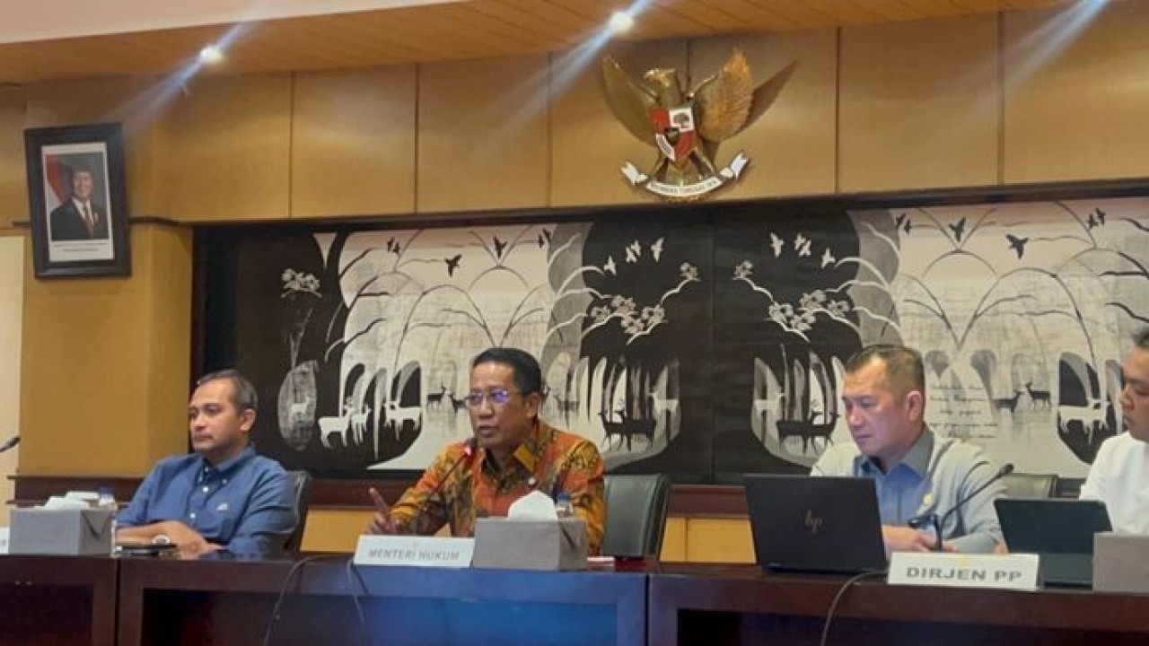 Menteri Hukum Suprtaman Andi Agtas dalam penjelasn KUHP dan KUHAP (NTVnews)