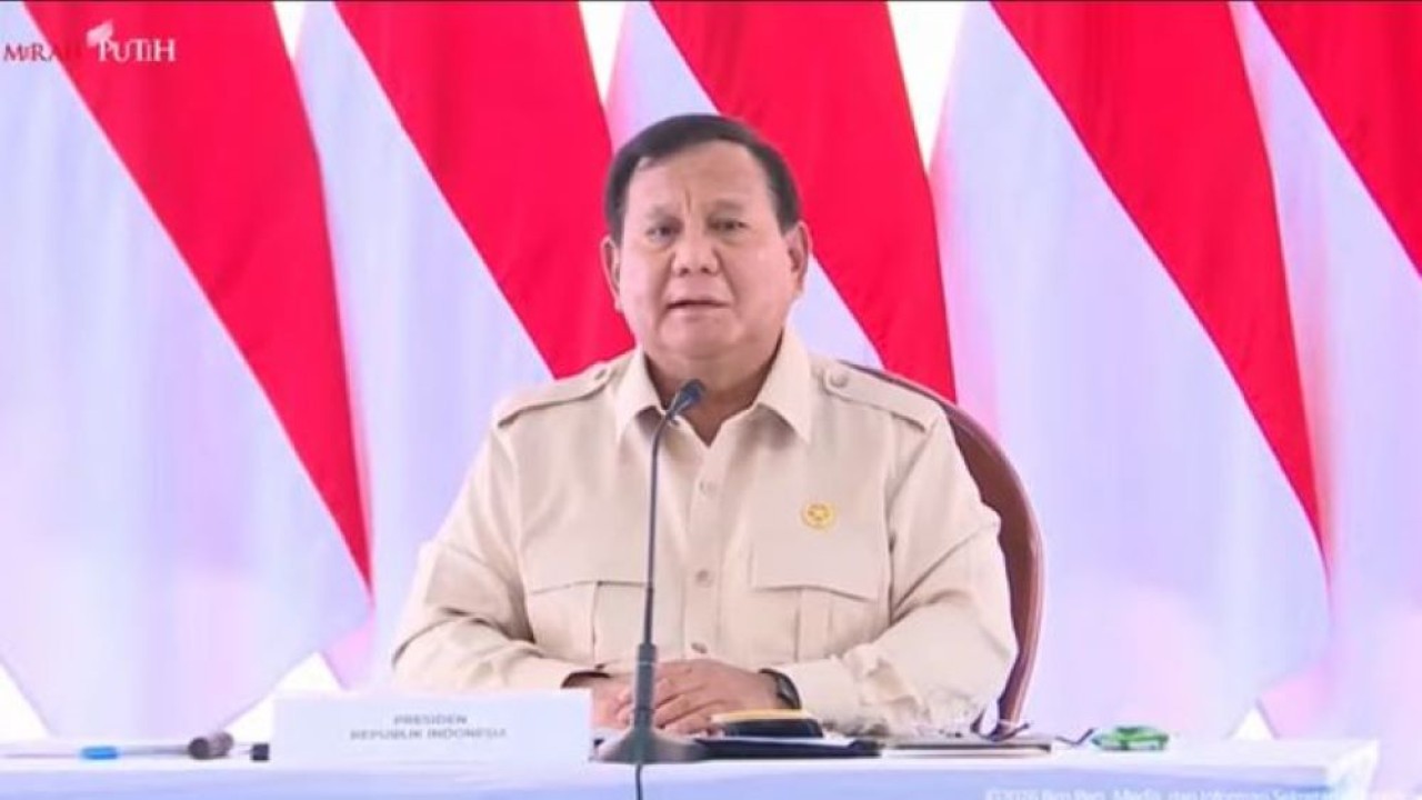 Prabowo Pimpin Rapat Koordinasi Usai Tinjau Lokasi Bencana di Aceh Tamiang (Sekretariat Presiden)