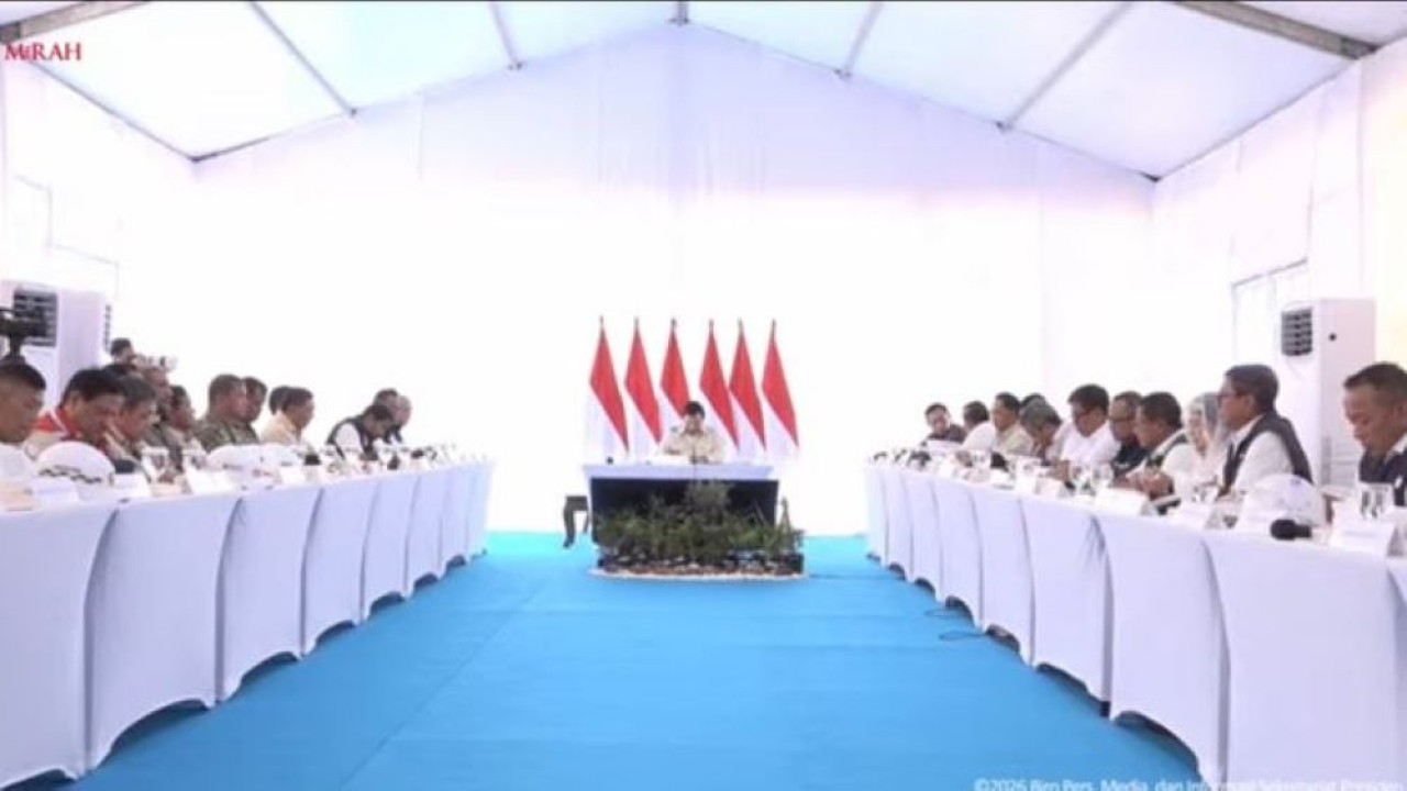 Prabowo Pimpin Rapat Koordinasi Usai Tinjau Lokasi Bencana di Aceh Tamiang (Sekretariat Presiden)