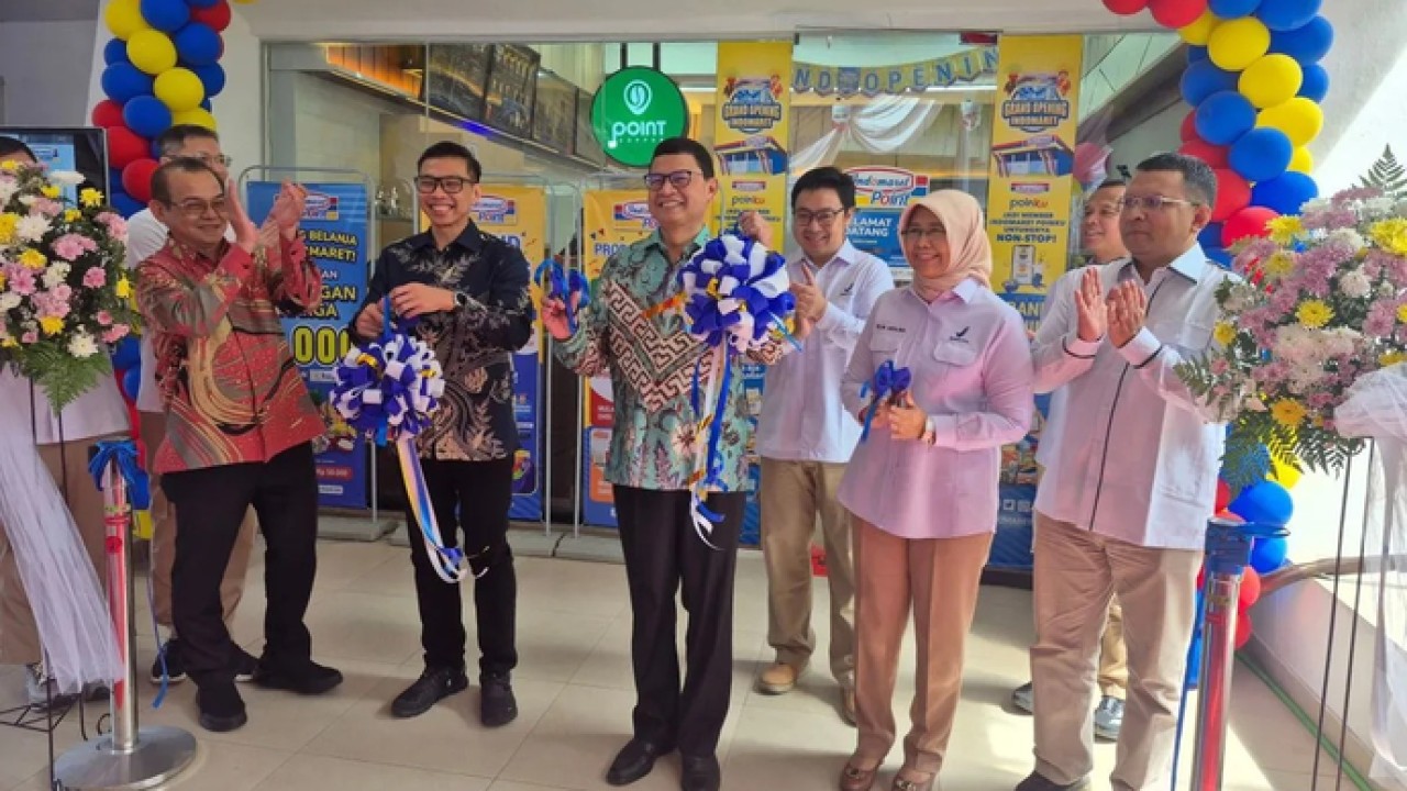 Kepala Badan Pengawas Obat dan Makanan (BPOM) Taruna Ikrar (tengah) meresmikan toko Gerai Bakti Koperpom di kompleks BPOM, Jakarta, Rabu 25 Februari 2026. ANTARA/Sean Filo Muhamad. (Antara)