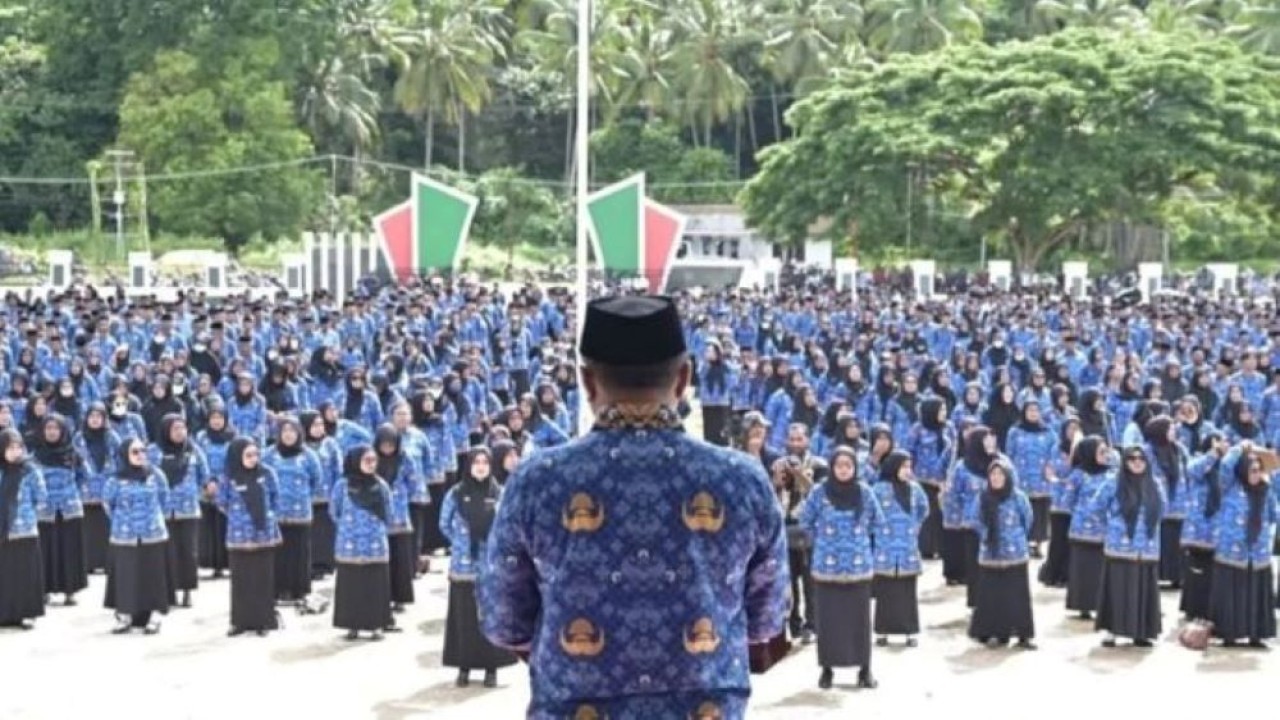 Arsip - Penyerahan SK PPPK Paruh waktu di Seram Bagian Timur Maluku (ANTARA/Dedy Azis) (Antara)