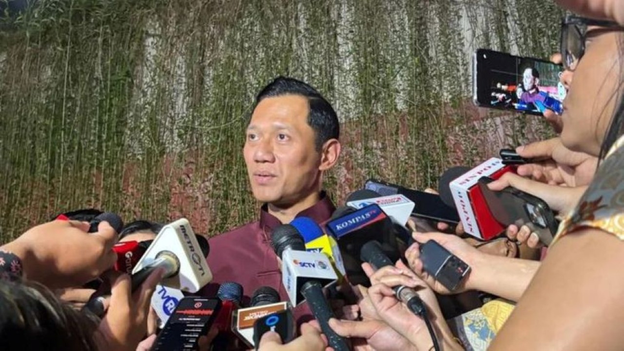Menteri Koordinator Bidang Infrastruktur dan Pengembangan Kewilayahan (Menko IPK) Agus Harimurti Yudhoyono (AHY) saat ditemui usai gelaran festival imlek "Harmoni Imlek Nusantara" di Jakarta, Sabtu (28/2/2026) malam. (Foto: ANTARA/Sinta Ambar)