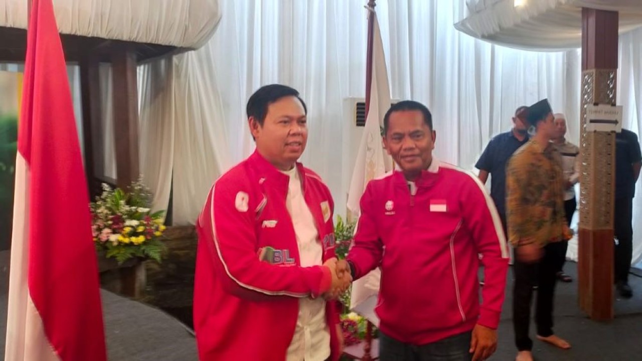 Ketua DPD RI Sultan Baktiar Najamudin (kiri) bersama Ketua Umum BLiSPI Subagja