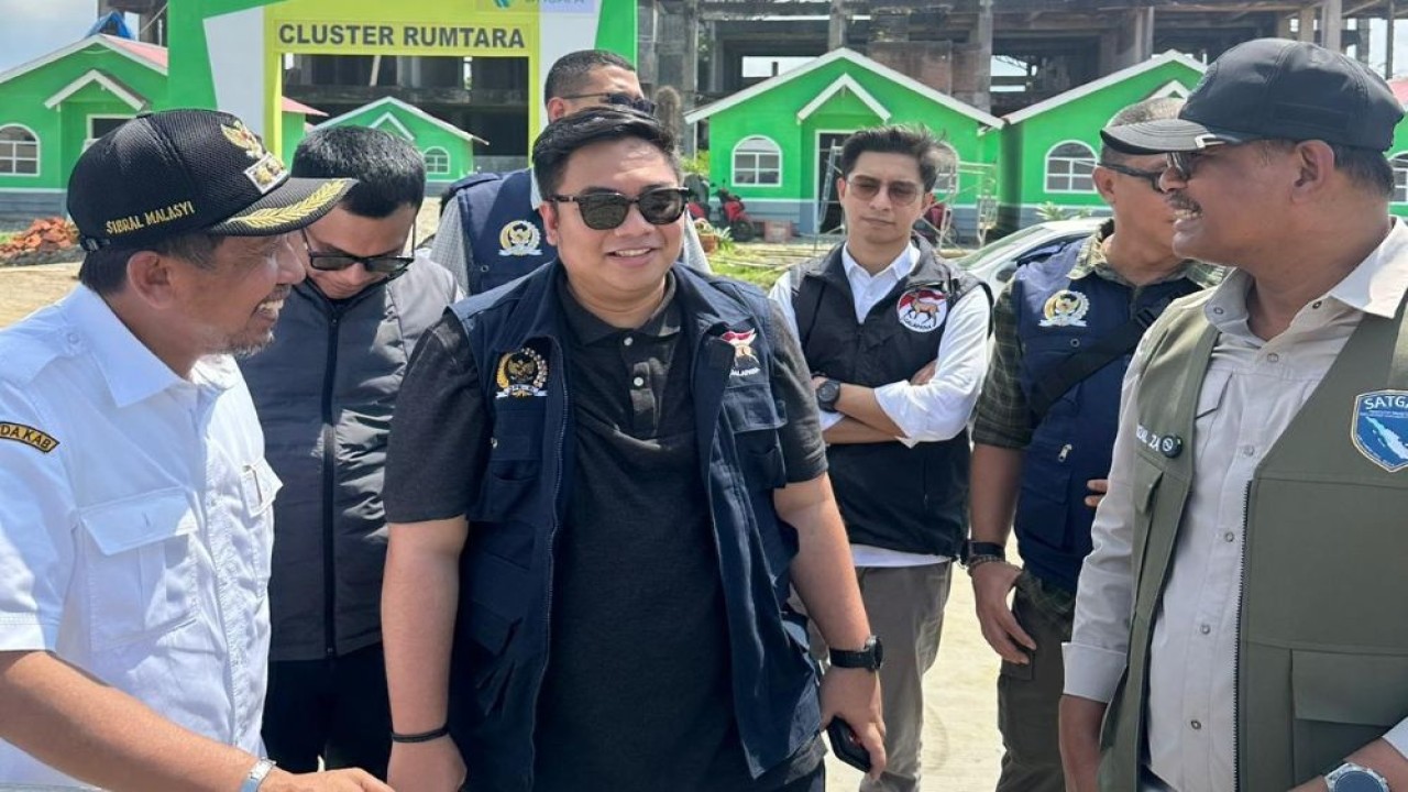 Anggota DPR RI F-Gerindra, Kawendra Lukistian, meninjau langsung lokasi Hunian Sementara (Huntara) bagi warga terdampak bencana di Kabupaten Pidie Jaya, Aceh pada Kamis (13/3/26). (Foto: Dok/Istimewa)