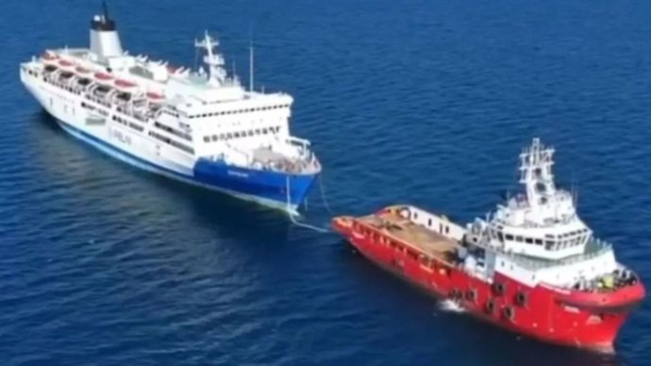 Ilustrasi - Kapal AHTS Transko Moloko milik PT Pertamina Trans Kontinental (PTK), anak usaha PT Pertamina International Shipping (PIS), mengawal kapal penumpang legendaris milik PT Pelni, KMP Umsini, dari Makassar menuju galangan PT PAL Indonesia, di (Antara)