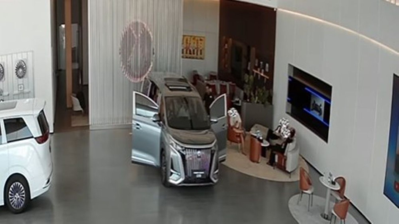 BYD Denza BIPO Denpasar memberikan klarifikasi resmi terkait konten Della Septiani. (Foto: Tangkapan layar).