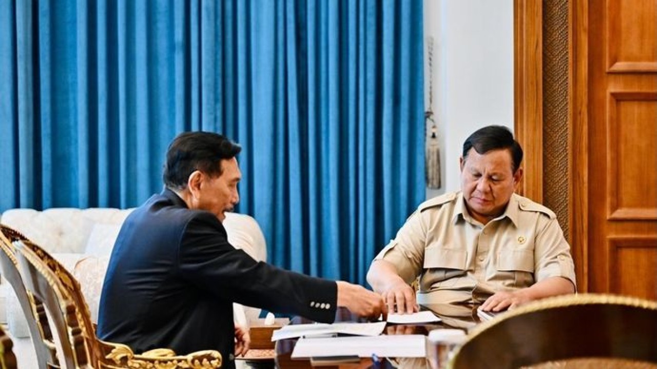 Ketua Dewan Ekonomi Nasional (DEN) Luhut Binsar Pandjaitan membagikan momen saat bertemu dengan Presiden Prabowo Subiantodi Istana Merdeka, Jakarta.