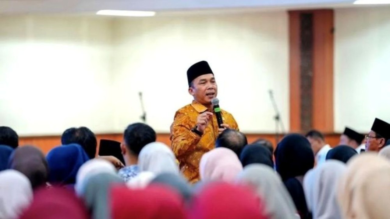 Mendukbangga/Kepala BKKBN Wihaji dalam kuliah umum di Fakultas Syariah dan Hukum (FSH) Universitas Islam Negeri (UIN) Sunan Gunung Djati, Bandung, Jawa Barat. (Foto: Antara)