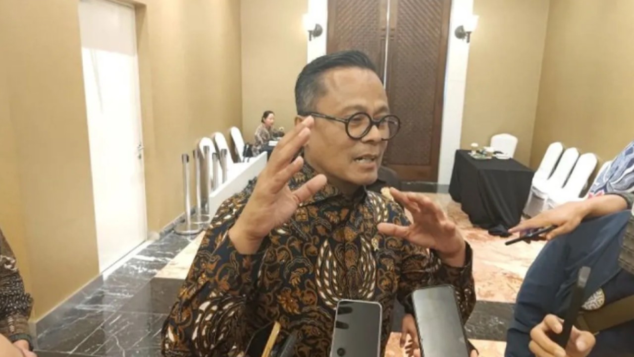 COO Danantara Indonesia Dony Oskaria memberikan keterangan kepada wartawan usai acara Peluncuran Kemitraan Strategis Danantara Indonesia Trust di Jakarta, Senin (25/5/2026). (ANTARA/Aria Ananda) (Antara)