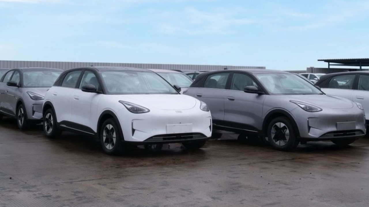 Geely Auto Indonesia dan PT Handal Indonesia Motor (HIM) meningkatkan kapasitas produksi Geely EX2 untuk memenuhi permintaan konsumen di Indonesia. (Foto: Dok/Istimewa)