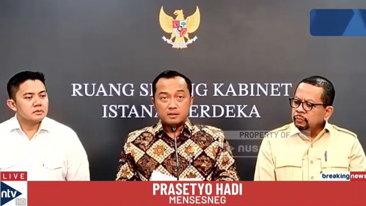 Menteri Sekretaris Negara (Mensesneg) Prasetyo Hadi mengumukan penggantian Kepala Badan Gizi Nasional (BGN) Dadan Hidayana di Kantor Presiden, Kompleks Istana Kepresidenan, Jakarta, Selasa, 2 Juni 2026. (Foto: Tangkapan layar)