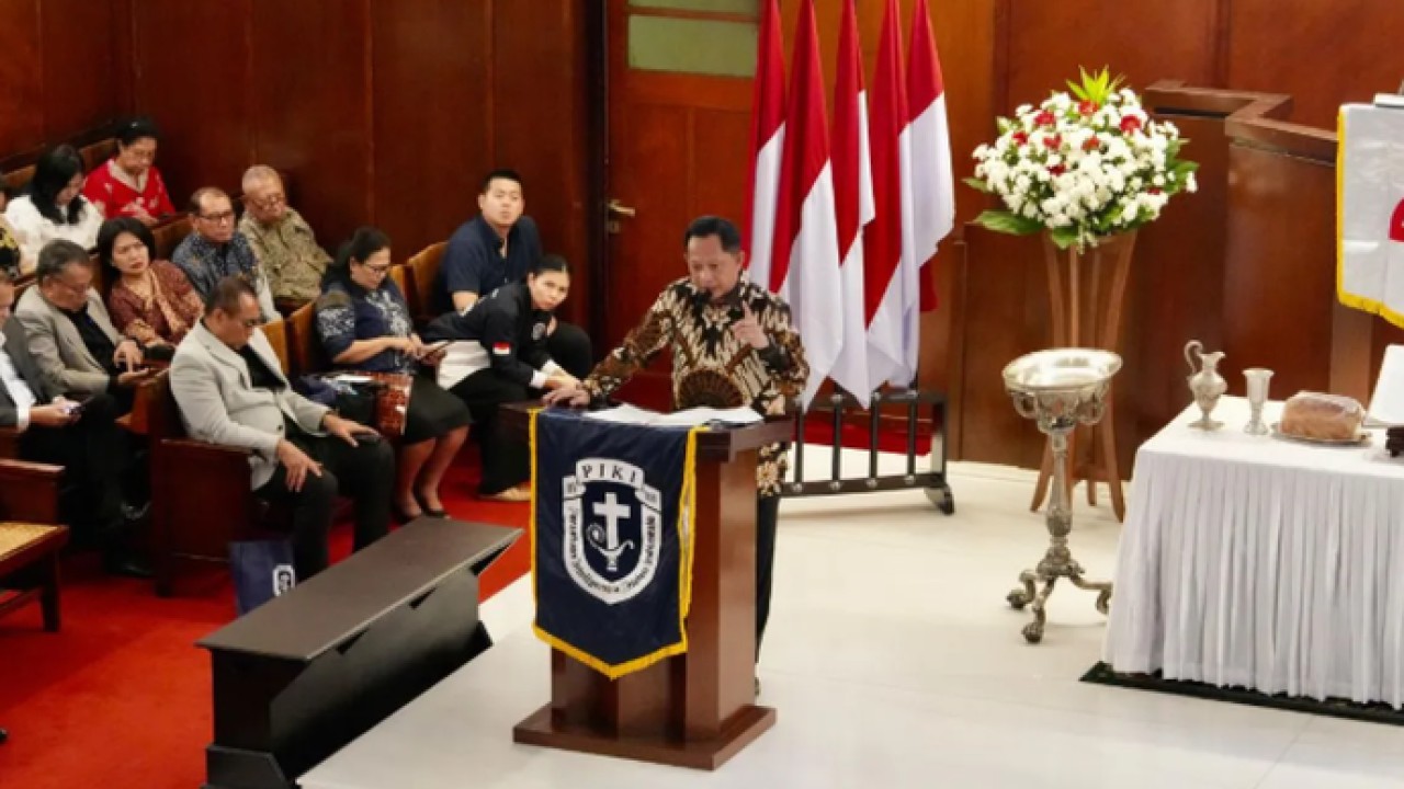 Menteri Dalam Negeri (Mendagri) Muhammad Tito Karnavian berikan saat menghadiri acara Serah Terima Kepengurusan dan Pelantikan Dewan Pimpinan Pusat (DPP) PIKI Masa Bakti 2026-2031 di Gereja Paulus Jakarta, Sabtu (30/5/2026). (ANTARA/HO-Kemendagri) (Antara)