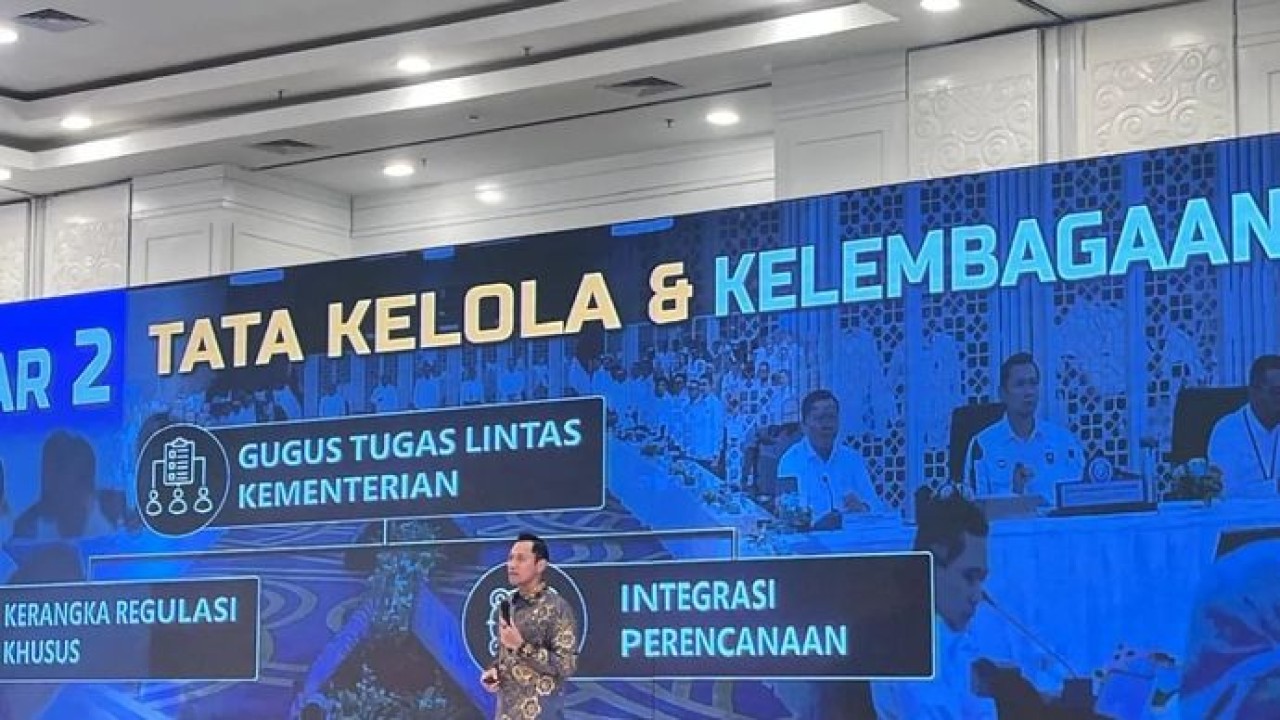 Menteri Koordinator Bidang Infrastruktur dan Pembangunan Kewilayahan (Menko IPK) Agus Harimurti Yudhoyono (AHY) dalam doorstop pasca agenda Dialog Kebijakan Nasional Kenaikan Muka Air Laut di Jakarta, Senin, 13 Juli 2026. (Antara)