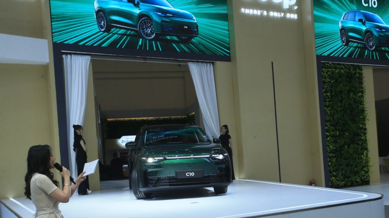 Leapmotor memperkenalkan dua model kendaraan listrik berbasis baterai, yaitu Leapmotor B10 dan Leapmotor C10. (Foto: Dok/Istimewa)