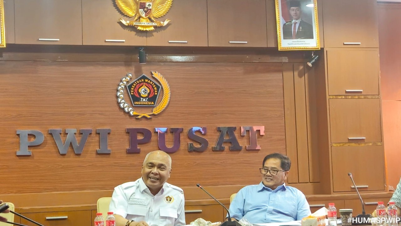 Ketua Umum PWI Pusat, Akhmad Munir, menegaskan bertanya kepada narasumber merupakan bagian yang tidak terpisahkan dari tugas jurnalistik dalam memenuhi hak masyarakat untuk memperoleh informasi. (Foto: Dok/Istimewa)
