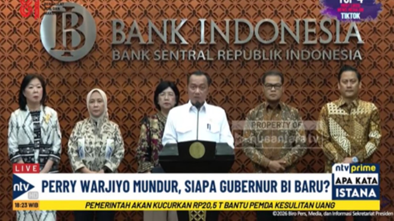 Mensesneg Prasetyo Hadi memberikan keterangan pers terkait penunjukkan PJS Gubernur BI menggantikan Perry Warjiyo yang mengundurkan diri