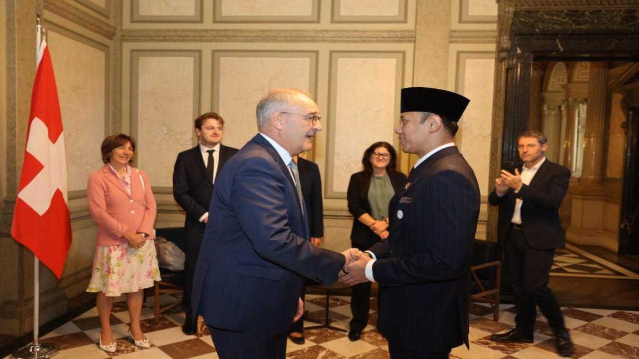 Menteri Koordinator Bidang Infrastruktur dan Pembangunan Kewilayahan Agus Harimurti Yudhoyono (AHY) bertemu Presiden Konfederasi Swiss Guy Parmelin