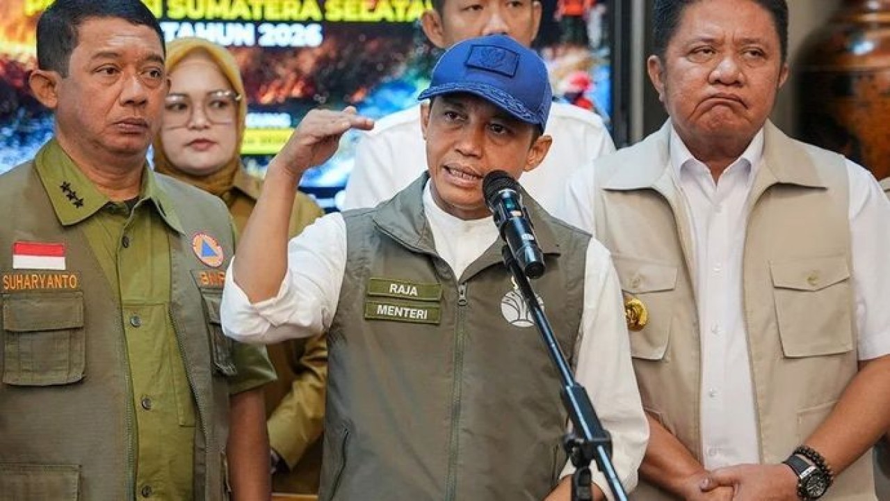 Menteri Kehutanan (Menhut) Raja Juli Antoni usai Rakor Penanganan Karhutla, di Palembang, Sumatera Selatan (Antara)