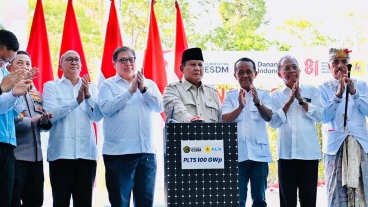 Presiden Prabowo Subianto menyampaikan optimismenya terhadap peluncuran program pembangkit listrik tenaga surya (PLTS) 100 gigawatt peak (GWp) di Kabupaten Jembrana, Provinsi Bali, pada Selasa, 25 Agustus 2026. (Foto: Istimewa)