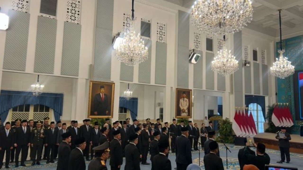 Presiden Prabowo Subianto melantik Sugiono sebagai Menteri Koordinator bidang Pembangunan Manusia dan Kebudayaan (Menko PMK) di Istana Negara, Jakarta, Kamis, 1 Oktober 2026. (Foto: NTVnews)