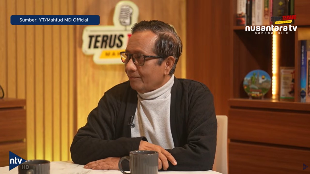 Mantan Menteri Koordinator Politik, Hukum dan Keamanan (Menko Polhukam) Mahfud MD minta komisioner KPU diseret ke pengadilan.